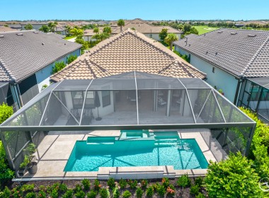 Screened-In Lanai w/ Picture Panels
